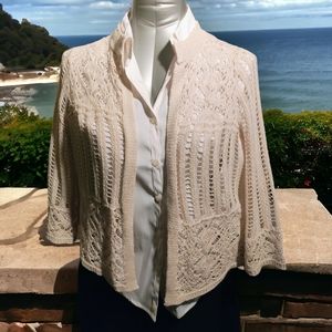 INVESTMENTS PETITES | ✨ Cropped Cream Crochet Cardigan | EUC ✨ size S